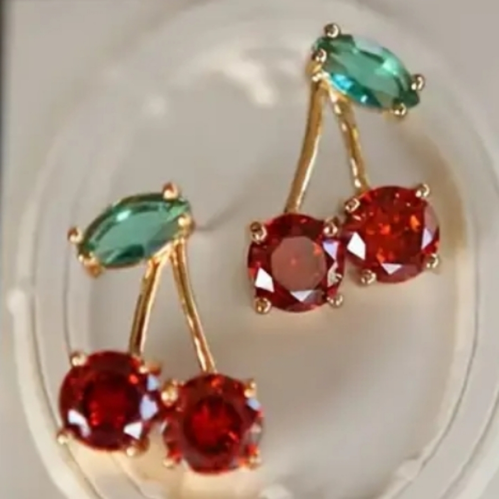 RED CHERRY / GOLD 3/4-IN POST EARRINGS